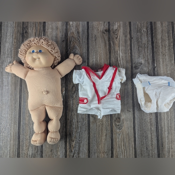 Cabbage Patch Kid Doll In Excellent Condition Clothes Have Stains - Picture 3 of 16